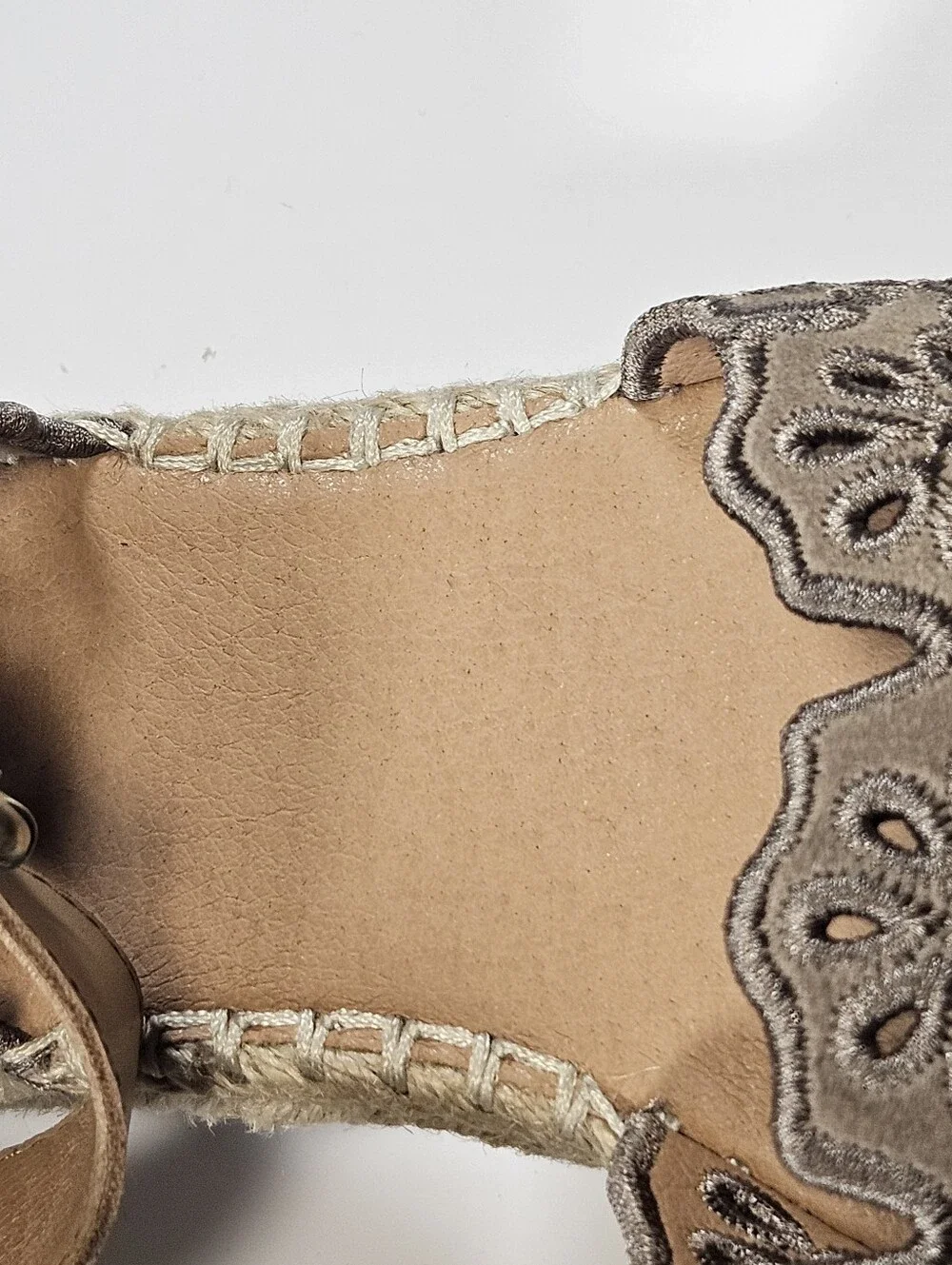 Crown Vintage Women’s Taupe Suede Espadrille Ankle-Strap Flats Size 9